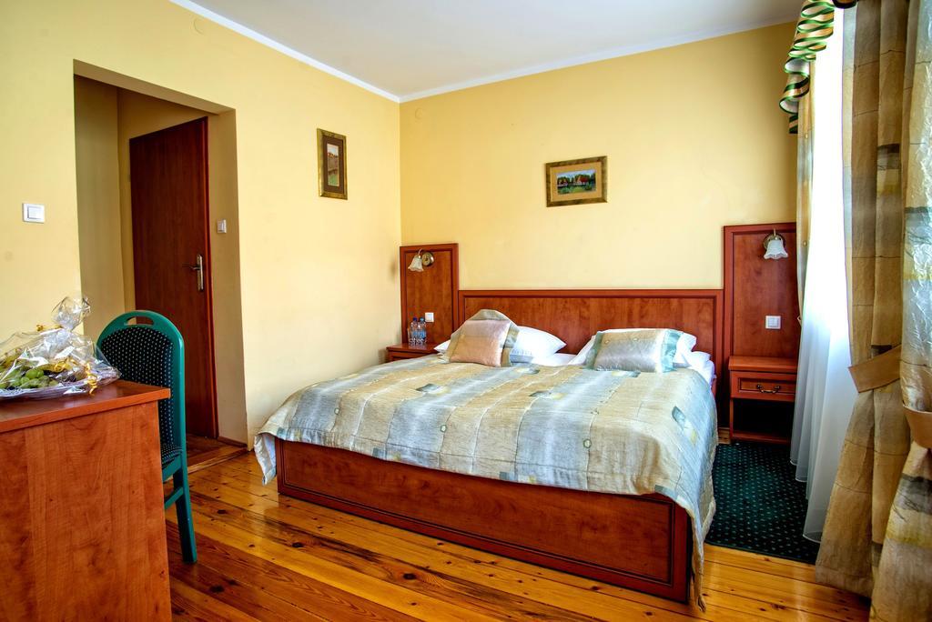 Hotel Adalbertus Gniezno Zimmer foto